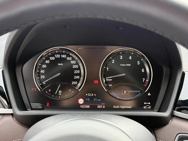 BMW X1 xDrive25e High Executive | NAP | Driving Assistant Plus | X-Line | Pack Parking | Pack Safety | Achteruitrijcamera | Leer | Stoelverwarming | Elektrisch glazen schuig-kantel dak | Head-up display |