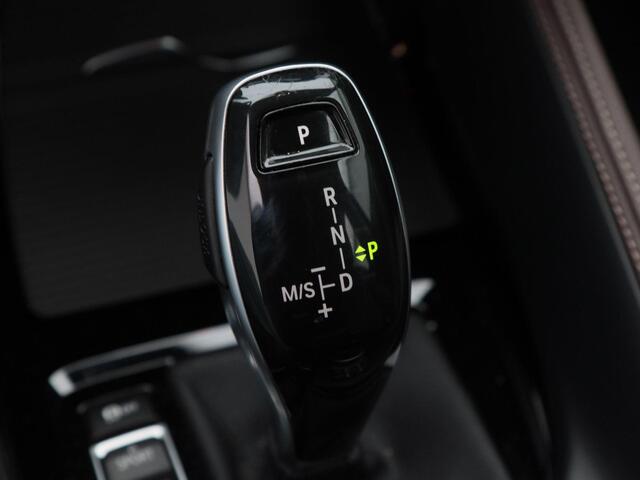 BMW X1 sDrive20i 192 Pk High Executive | Trekhaak | Leder | Cruise Control | Full LED | Stoelverwarming | Navigatie | 18 inch