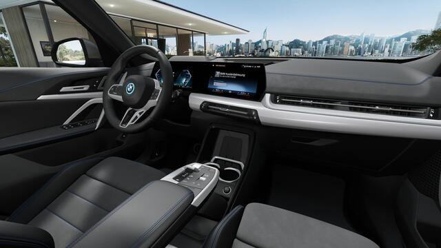 BMW X1 xDrive25e High Executive M Sport Automaat / Panoramadak / Trekhaak / M Sportstoelen / M Adaptief onderstel / Parking Assistant Plus / Head-Up / Stuurverwarming