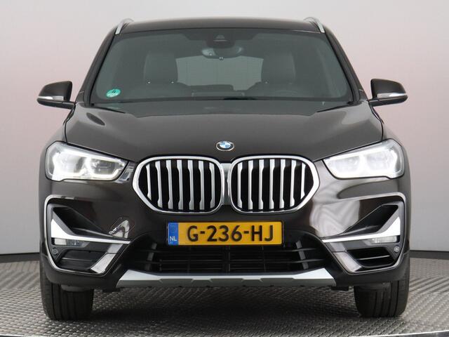 BMW X1 sDrive20i VDL Nedcar Edition (Afn. Trekhaak / Camera / Navi Pro / Head Up / 19'')