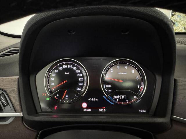 BMW X1 sDrive20i High Executive | Trekhaak | Leder | Panoramadak | Achteruitrijcamera |