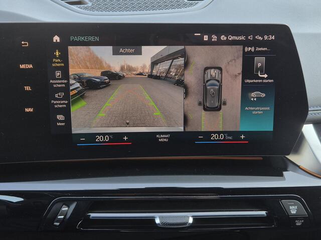 BMW X1 xDrive25e M-Sport Automaat / Accu SOH 93,97% / Elektrische wegklapbare trekhaak / Dealer onderhouden / Trekgewicht 1.700 kg / Apple Carplay Android Auto / head-up display / Rondomzicht camera / Voorstoelen verwarmd /