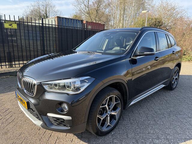 BMW X1 sDrive20i Orange Edition II Leer/Stlvrw/Navi/PDC
