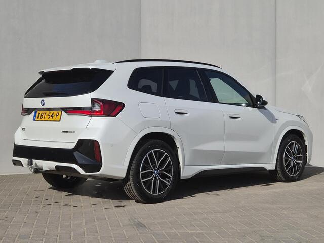 BMW X1 xDrive25e M-Sport Automaat / Accu SOH 98,25% / Elektrisch wegklapbare trekhaak / Trekgewicht 1.700 kg / Voorstoelen verwarmd / Apple Carplay Android Auto / Elektrische achterklep / Adaptief cruise control /