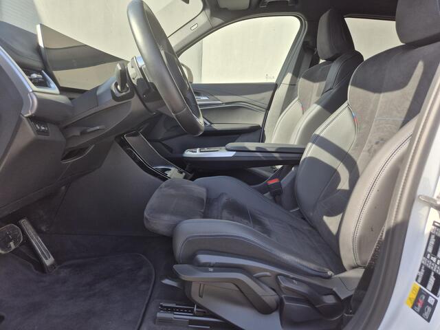 BMW X1 xDrive25e M-Sport Automaat / Accu SOH 98,25% / Elektrisch wegklapbare trekhaak / Trekgewicht 1.700 kg / Voorstoelen verwarmd / Apple Carplay Android Auto / Elektrische achterklep / Adaptief cruise control /