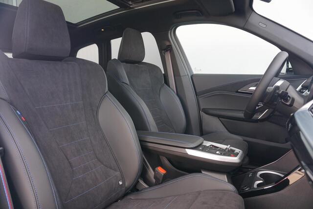 BMW X1 sDrive20i M Sport Pro / Trekhaak / Panoramadak / Keyless entry / Adaptieve LED koplampen / Stoel & Stuurwielverwarming