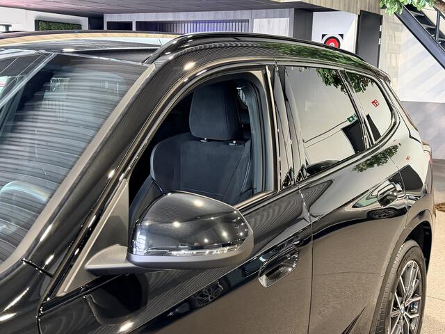 BMW X1 sDrive18i Shadow Line M-Sport | Parkeerhulp met camera | Stoelverwarming | Carplay/Android