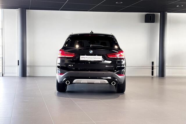 BMW X1 sDrive20i Business Edition Plus | X-Line | Stoelverwarming | Head-Up Display | Achteruitrijcamera | Trekhaak |