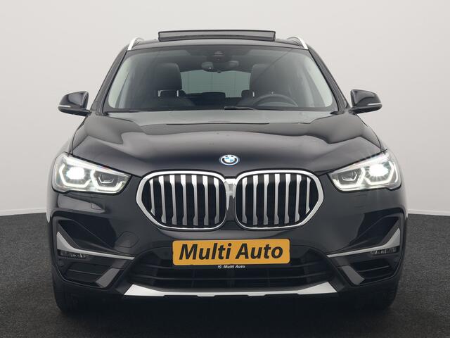 BMW X1 xDrive25e XLine PHEV 221pk Dealer O.H. | Trekhaak Afn. | Panodak | Adaptive Cruise | Camera | Lederen Sportstoelen & Stuur Verwarmd | Keyless | Apple Carplay | Hifi Audio | Navigatie | DAB | 18"L.M | Plug In Hybrid