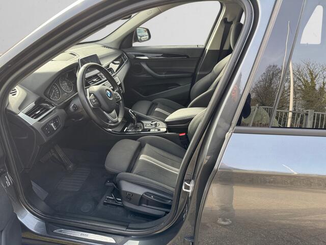 BMW X1 sDrive18i High Executive Aut- Sport Interieur, Stoelverwarming, Park Assist, Xenon Led