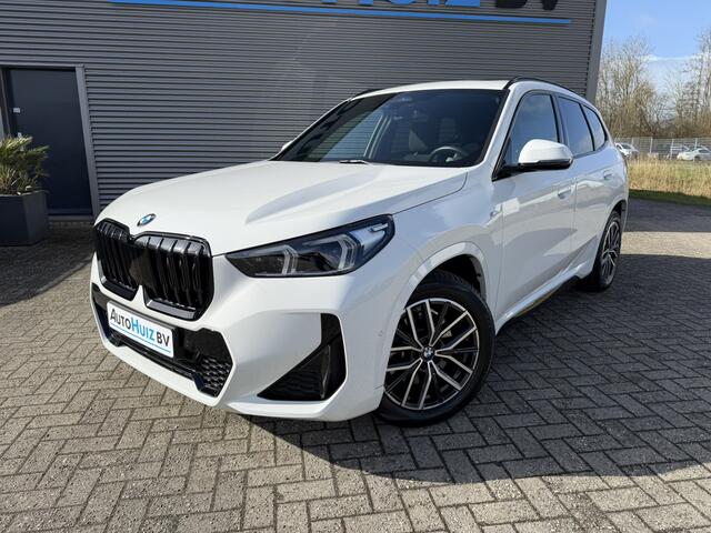 BMW X1 sDrive20i M Sport Premium Pack Panoramadak Trekhaak Keyless Entry Stoelverwarming Adaptieve LED
