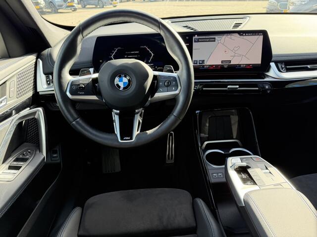 BMW X1 sDrive20i M Sport Premium Pack Panoramadak Trekhaak Keyless Entry Stoelverwarming Adaptieve LED