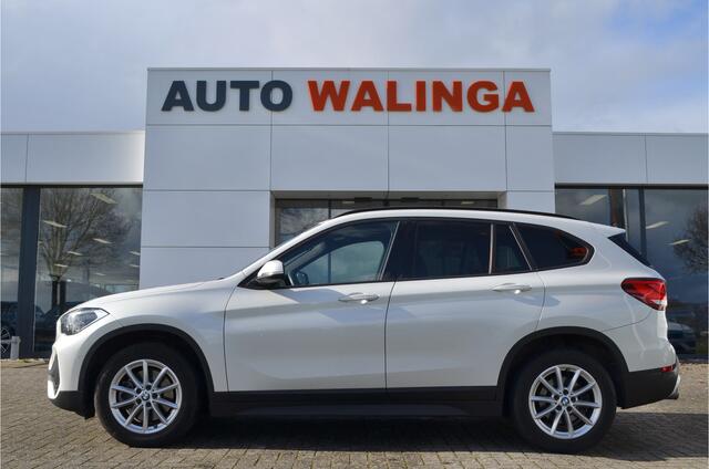 BMW X1 sDrive20i 180pk Automaat | Panoramdak | Carplay | Head Up | Achteruitrij camera |Stoelverwarming | Dealer Metallic Lak