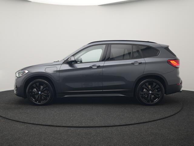 BMW X1 xDrive25e Sportline PHEV 221pk Dealer O.H. | Camera | Sportstoelen Verwarmd | Sfeerverlichting | Keyless | Navigatie | Cruise Control | DAB | Plug In Hybrid |