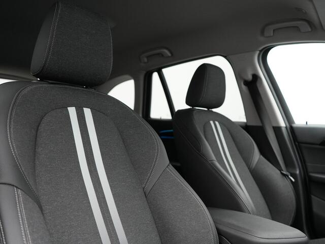 BMW X1 xDrive25e Sportline PHEV 221pk Dealer O.H. | Camera | Sportstoelen Verwarmd | Sfeerverlichting | Keyless | Navigatie | Cruise Control | DAB | Plug In Hybrid |