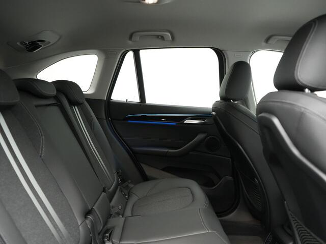 BMW X1 xDrive25e Sportline PHEV 221pk Dealer O.H. | Camera | Sportstoelen Verwarmd | Sfeerverlichting | Keyless | Navigatie | Cruise Control | DAB | Plug In Hybrid |