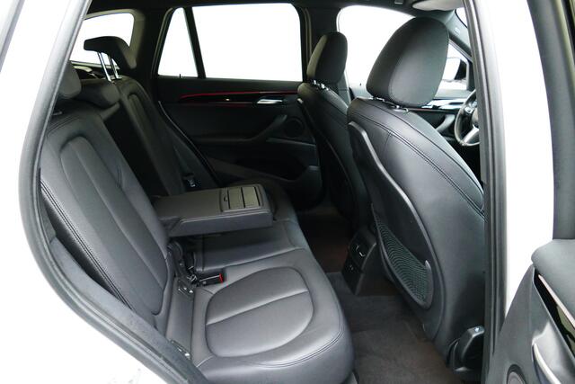 BMW X1 sDrive18i High Executive. Camera, Leer, StoelVerw, Full Led, Elek A Klep, 19"LM Velgen