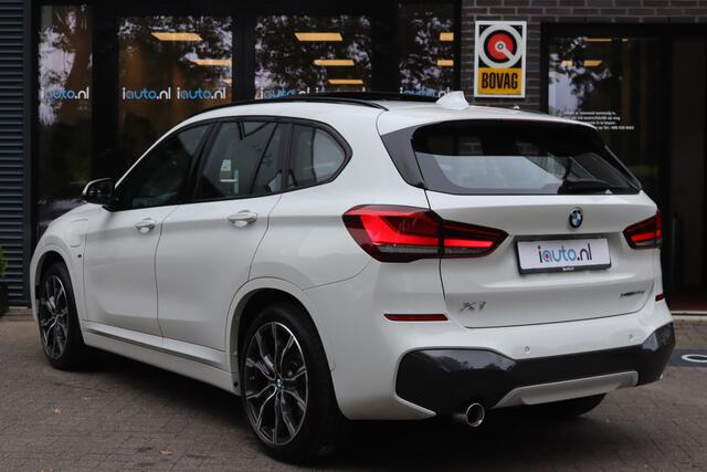 BMW X1 xDrive25e 220pk M-Sport Shadow Line Pano/LED/Keyless/Navi+/Sfeer/Leder Dakota/DAB/19"