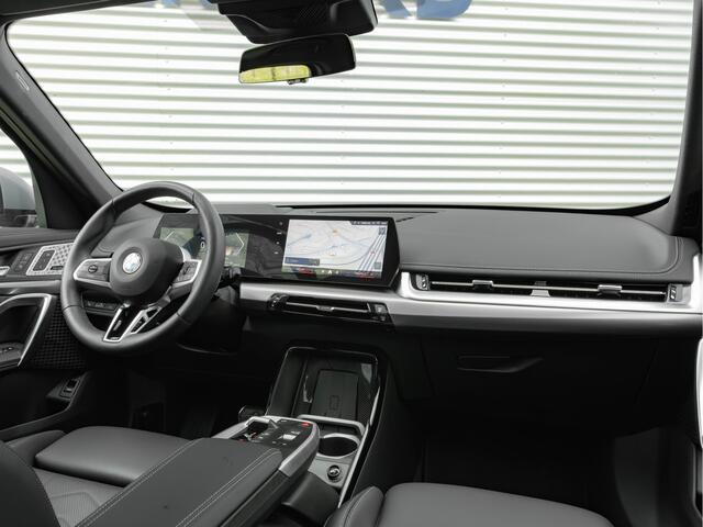 BMW X1 sDrive18i M-Sport Pro - Pano - Memoryzetel - Trekhaak - ACC - Head-Up - Harman Kardon