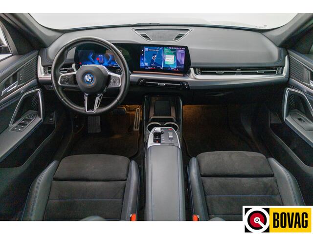 BMW X1 xDrive25e M-sport 245 PK automaat | Stoelverwarming + massage | Stuurverwarming | Navigatie Keyless, Elektrische achterklep, Privacy glas, App-connect, Cruise, Led
