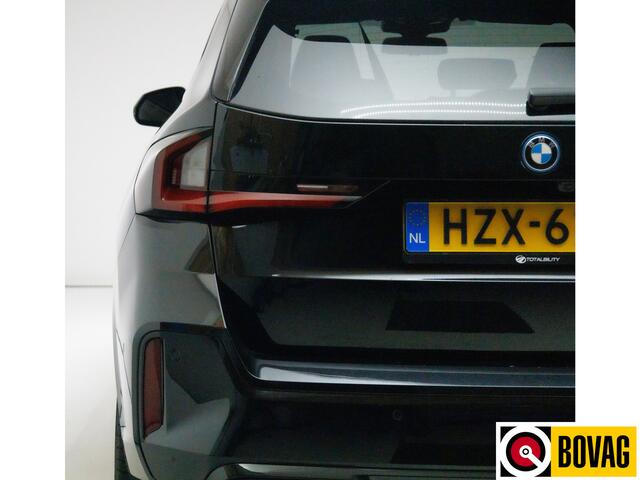 BMW X1 xDrive25e M-sport 245 PK automaat | Stoelverwarming + massage | Stuurverwarming | Navigatie Keyless, Elektrische achterklep, Privacy glas, App-connect, Cruise, Led