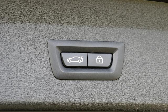 BMW X1 xDrive25e M-Sport Rijklaarprijs-Garantie SOH 96% Panoramadak Leder Interieur Led Apple carplay