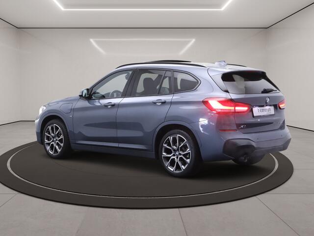 BMW X1 xDrive25e 220 PK High Executive M-Sport PHEV, Leder, Panoramadak, Head-Up, Camera, Keyless