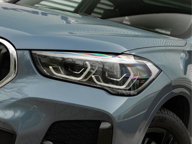 BMW X1 sDrive20i M-Sport - Pano - Trekhaak - Memoryzetel - Camera - Harman Kardon