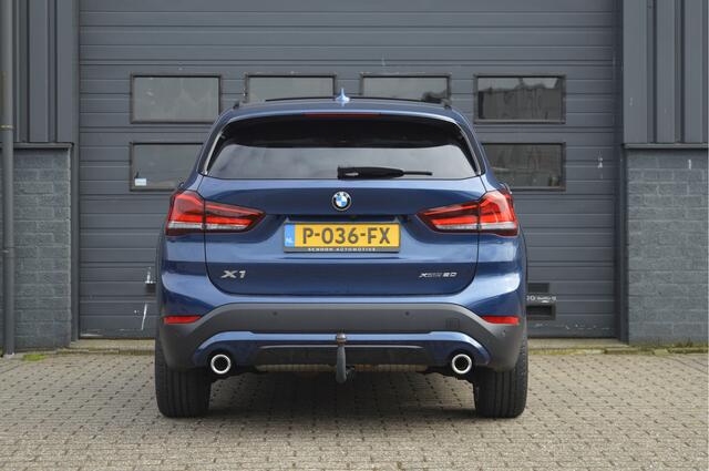BMW X1 xDrive20i High Executive | PANO | HUD | KEYLESS | CAM | TREKHAAK |