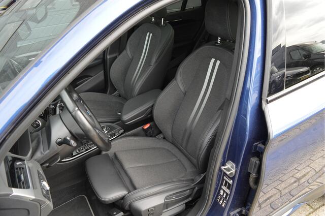 BMW X1 xDrive20i High Executive | PANO | HUD | KEYLESS | CAM | TREKHAAK |