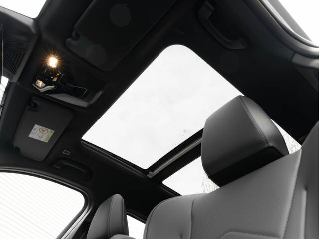 BMW X1 sDrive18i M-Sport Pro - Pano - Massage Zetel - Trekhaak - ACC