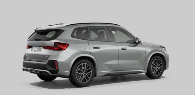 BMW X1 xDrive25e M Sport - Sportstoelen - Elektrisch verwarmde voorstoelen - Comfort Access - Grootlichtassistent - PREMIUM PACK - Voorbereiding Driving Assistant Plus -