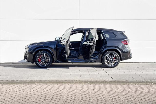 BMW X1 xDrive25e M Sportpakket Pro | Head-up display | Panoramadak | Trekhaak | Innovation Pack | Huisselectie