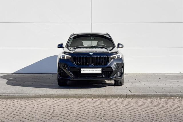 BMW X1 xDrive25e M Sportpakket Pro | Head-up display | Panoramadak | Trekhaak | Innovation Pack | Huisselectie