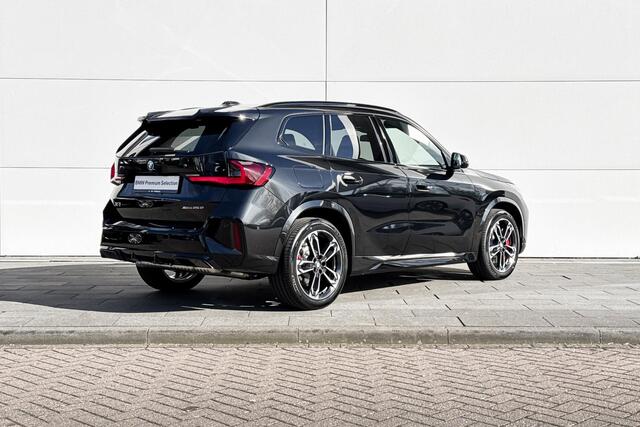 BMW X1 xDrive25e M Sportpakket Pro | Head-up display | Panoramadak | Trekhaak | Innovation Pack | Huisselectie