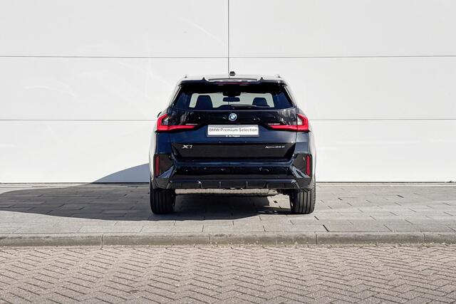 BMW X1 xDrive25e M Sportpakket Pro | Head-up display | Panoramadak | Trekhaak | Innovation Pack | Huisselectie