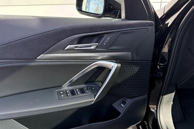 BMW X1 xDrive25e M Sportpakket Pro | Head-up display | Panoramadak | Trekhaak | Innovation Pack | Huisselectie