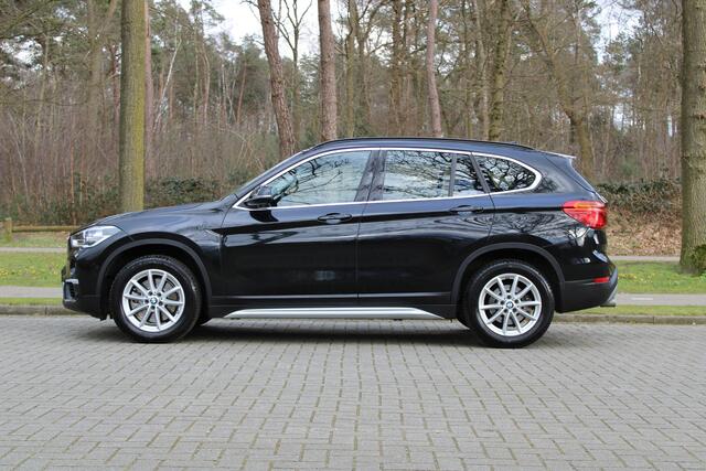 BMW X1 xDrive20i X-Line, Leer, Navi, LED, Trekhaak, Sportstoelen, Stoelverwarming, Alarm, Adaptief onderstel, etc.