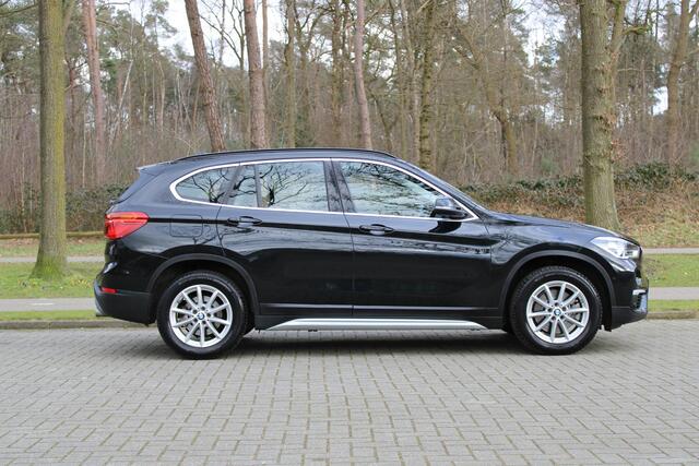 BMW X1 xDrive20i X-Line, Leer, Navi, LED, Trekhaak, Sportstoelen, Stoelverwarming, Alarm, Adaptief onderstel, etc.