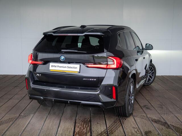BMW X1 xDrive25e | M Sportpakket | Comfort Pack | Harman-Kardon | Stuurwielrand verwarmd | Comfort Access | Achteruitrijcamera | Panoramadak | Trekhaak