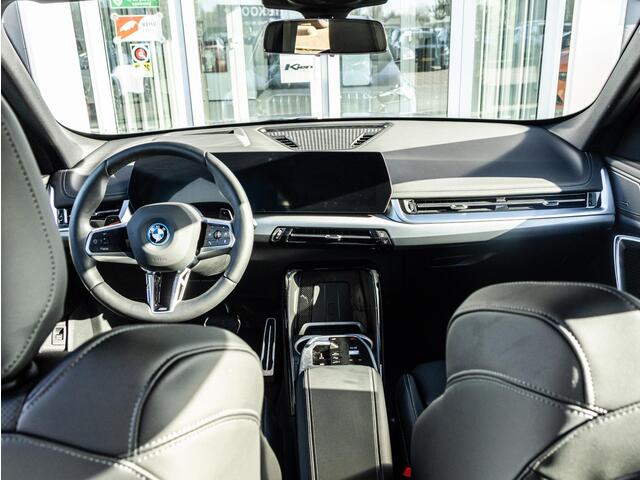 BMW X1 xDrive30e M Sport | Trekhaak af fabriek | leer | Innovation pack | 326 PK |