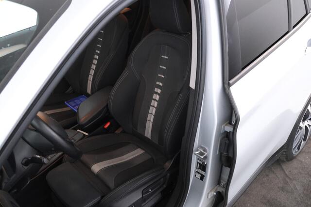 BMW X1 sDrive18d High Executive Automaat, Panorama dak, Navigatie