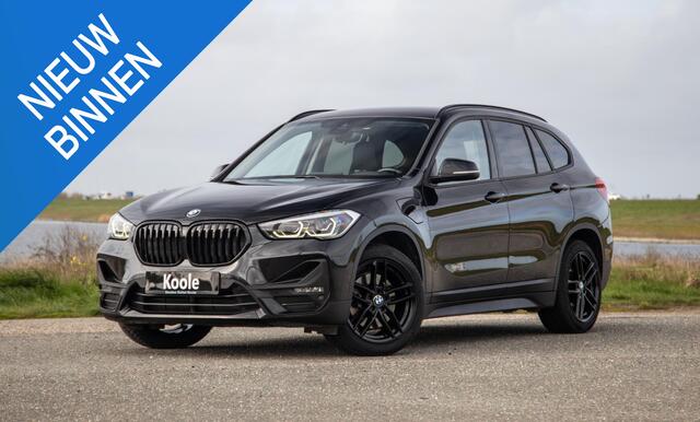 BMW X1 xDrive25e Executive BLACK LINE / CAMERA / CARPLAY / HEAD UP DISPLAY / LEDER / LED / CRUISE CONTROLE / STOELVERWARMING
