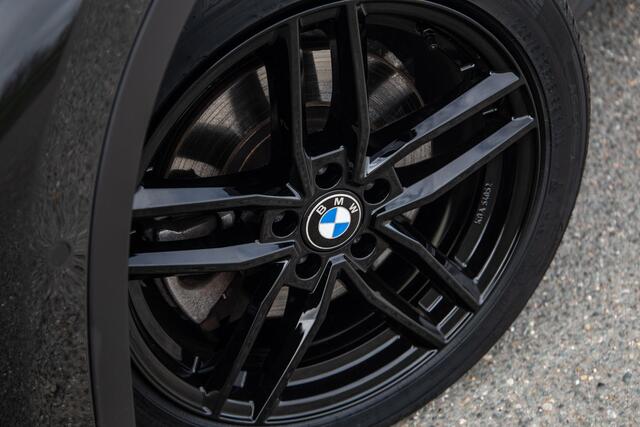 BMW X1 xDrive25e Executive BLACK LINE / CAMERA / CARPLAY / HEAD UP DISPLAY / LEDER / LED / CRUISE CONTROLE / STOELVERWARMING