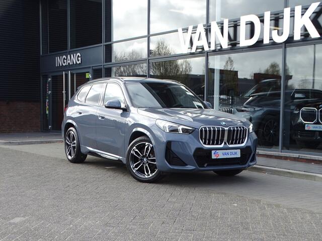 BMW X1 sDrive20i M Sport Pano.Dak Head-Up Harman/Kardon 360 Camera Park-Plus Leder Driving Ass. Adaptief M-onderstel 19"LM Velgen