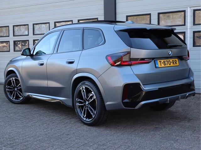 BMW X1 xDrive 23i 204pk 4Cilinder M-Sport - PANO - H&K - Memory - Dealer O.H. - Frozen Grey