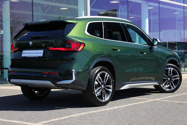 BMW X1 sDrive18i High Executive xLine Automaat / Panoramadak / Trekhaak / Sportstoelen / Comfort Access / Parking Assistant Plus / Stuurverwarming