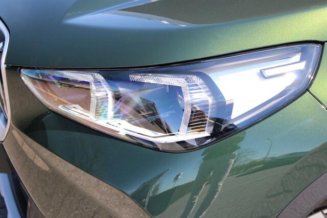 BMW X1 sDrive18i High Executive xLine Automaat / Panoramadak / Trekhaak / Sportstoelen / Comfort Access / Parking Assistant Plus / Stuurverwarming