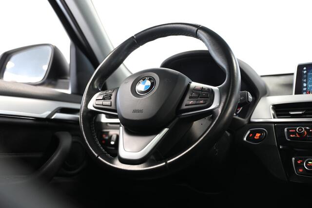 BMW X1 sDrive18i High Executive | Schuif-open dak | X-LINE | Leer | DAB+ | 19''