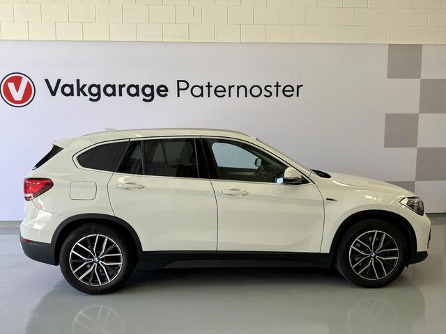 BMW X1 xDrive25e High Executive Carplay / HUD / Adaptive Cruise / Elektr achterklep